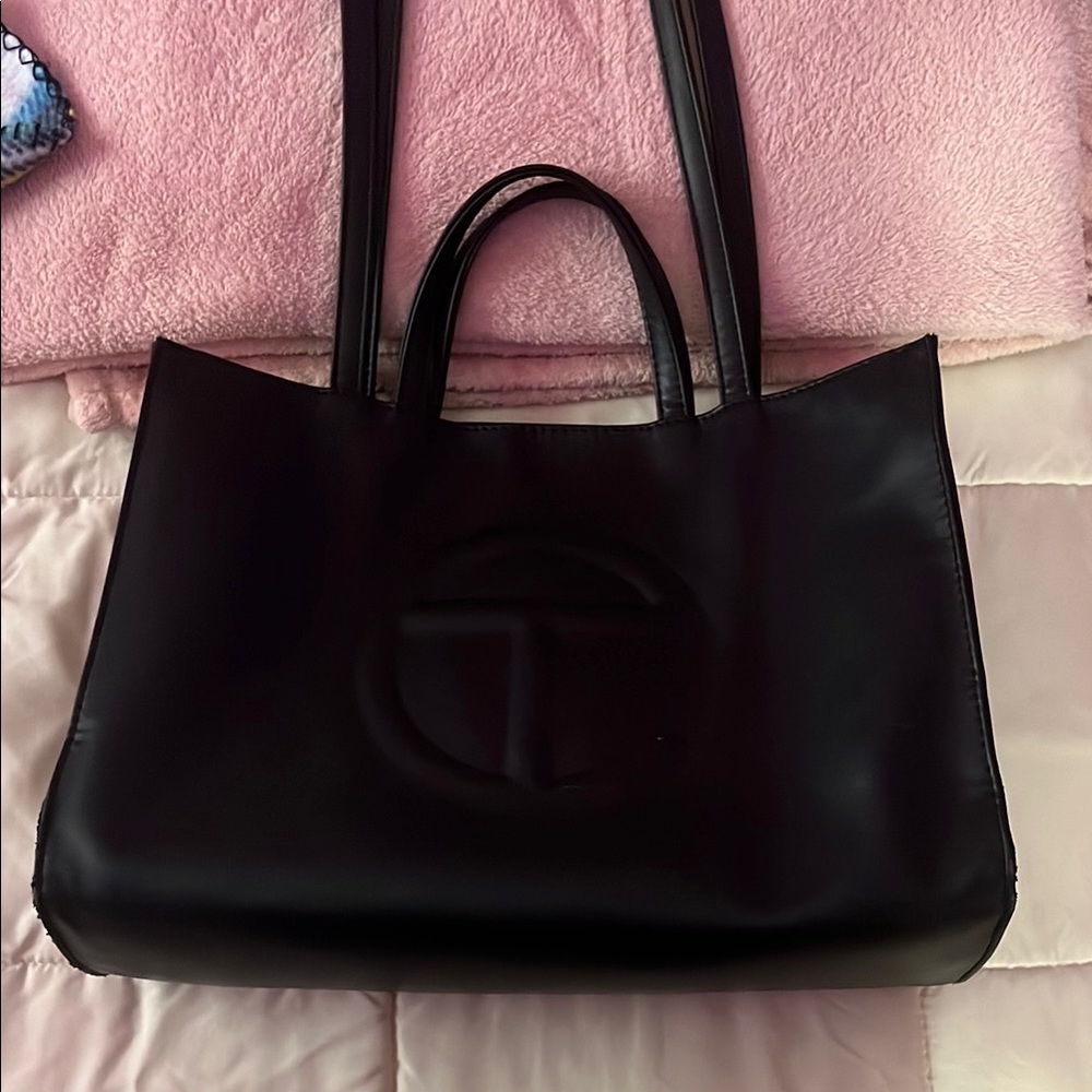 Black telfar shopping bag (medium)